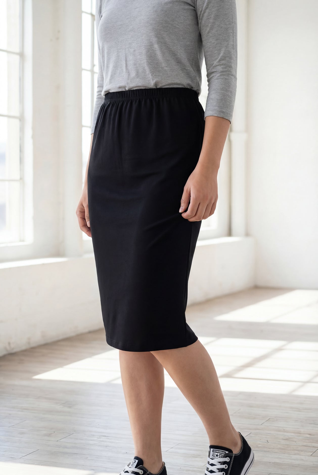 Nuggles® 25-inch classic skirt elastic waistband and straight silhouette