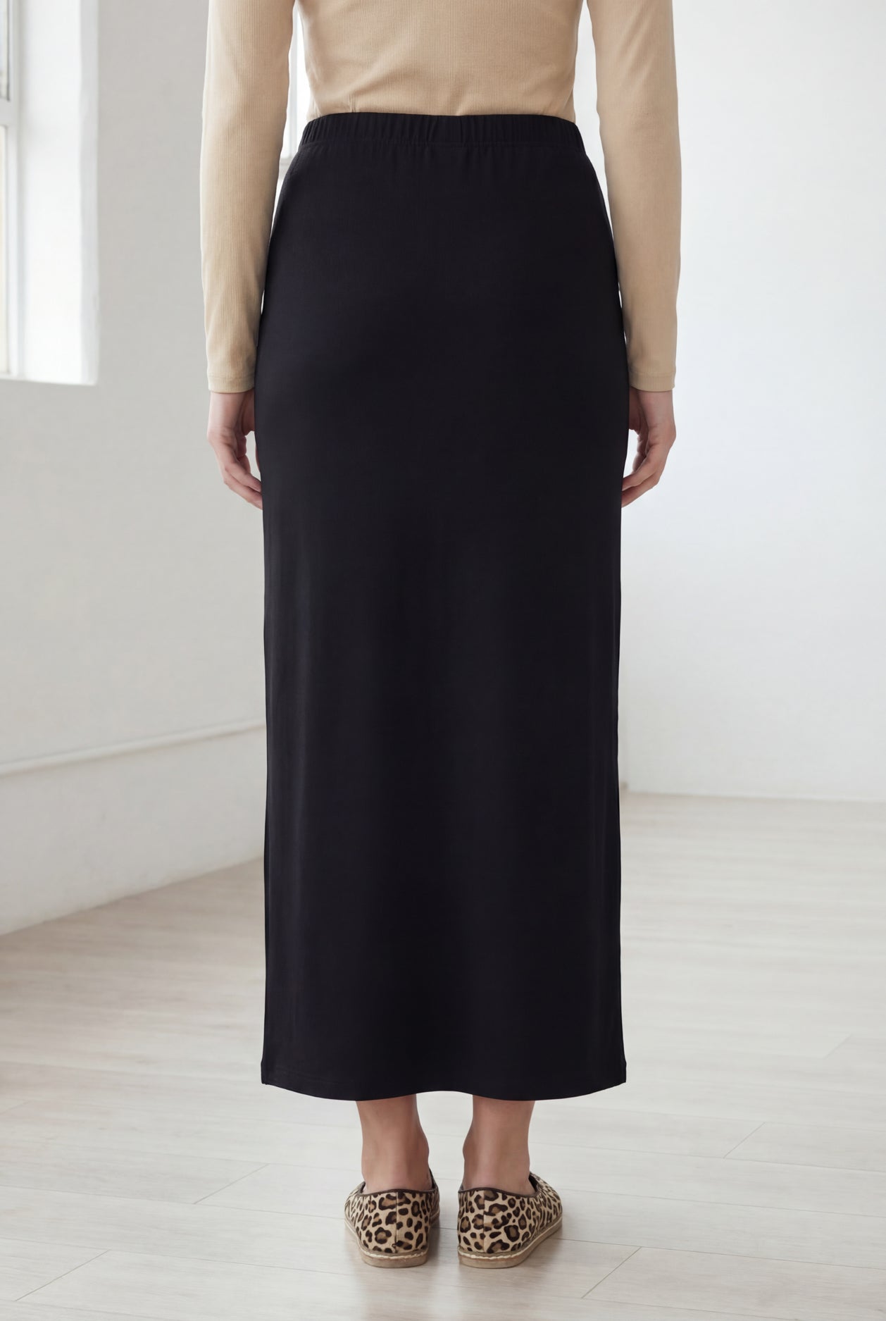Model wearing Nuggles® 36" Classic Skirt in Black