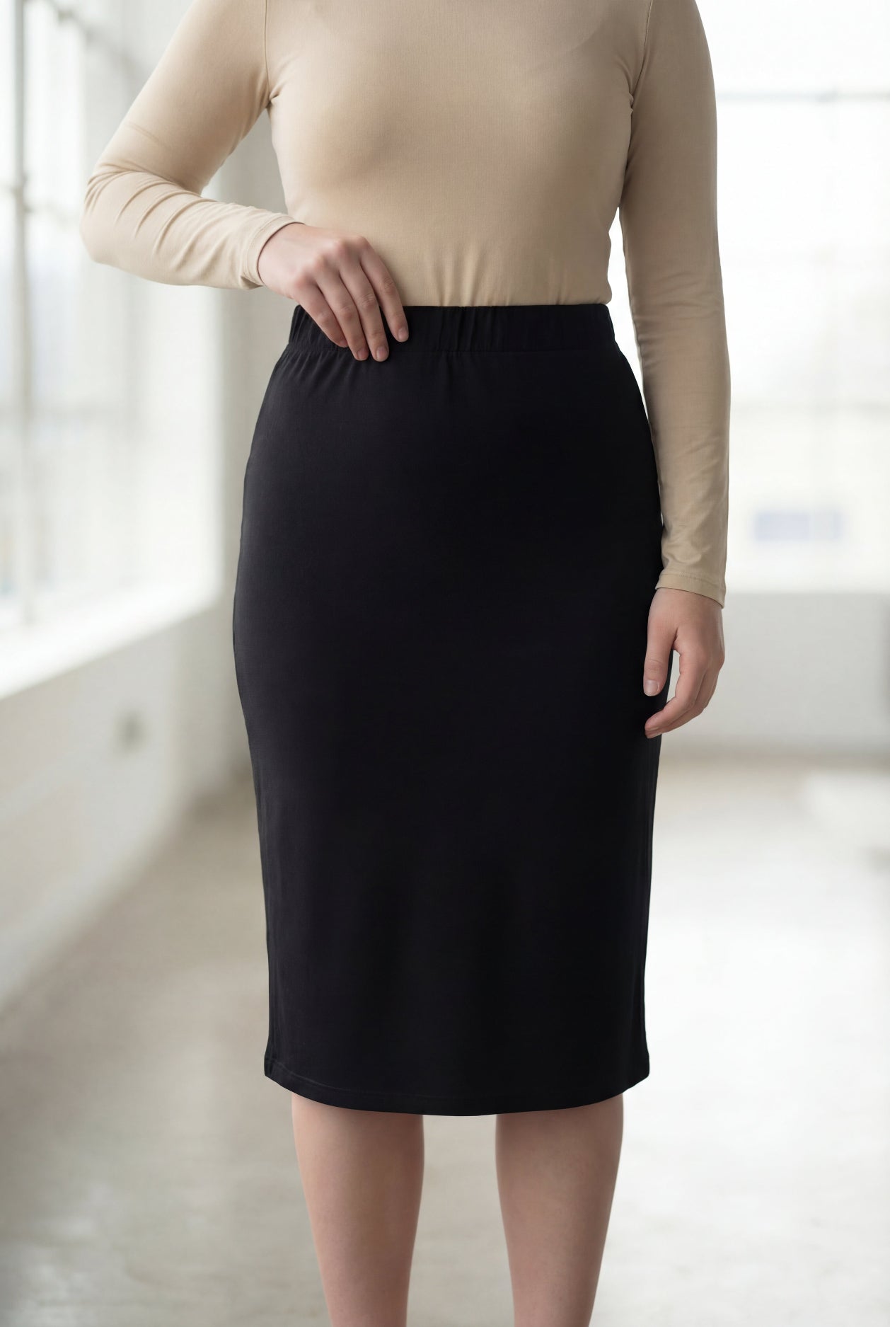 27" Lightweight Lined Pencil Skirt in Black nuggles-clothing