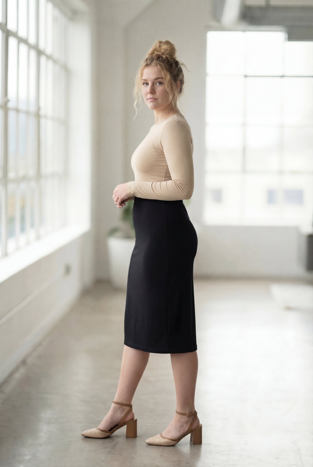 27" Lightweight Lined Pencil Skirt in Black nuggles-clothing
