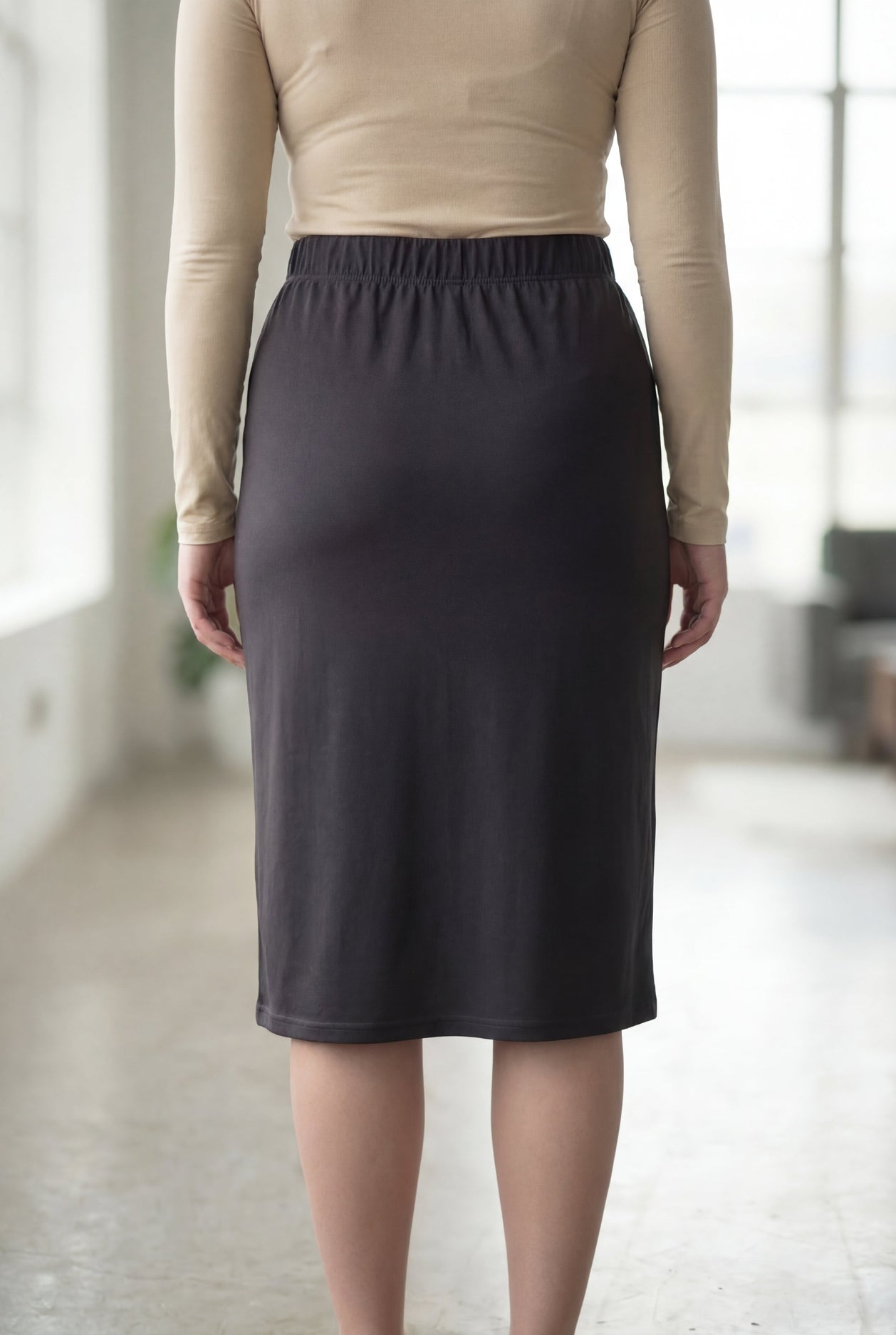 27" Lightweight Lined Pencil Skirt in Steel Grey nuggles-clothing