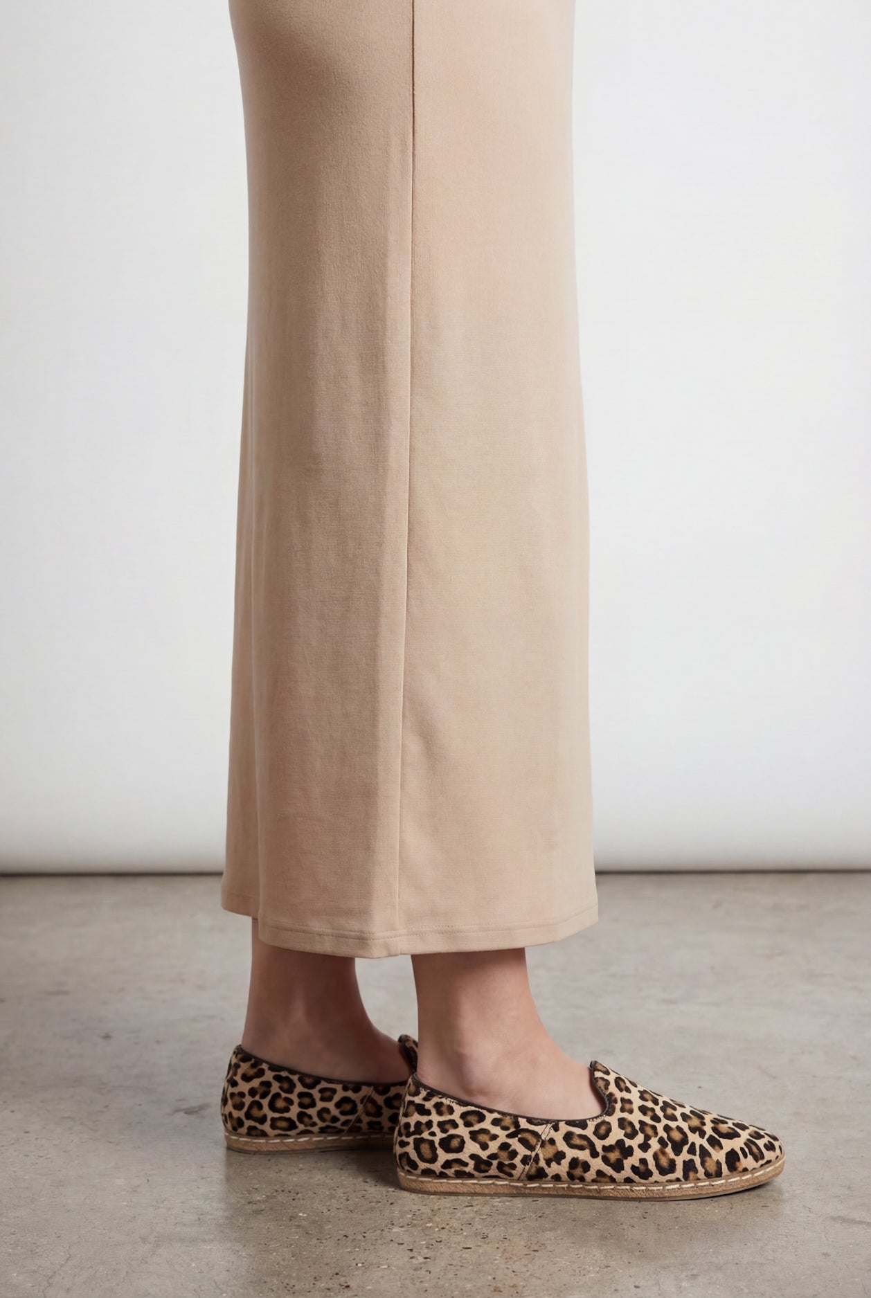 Model wearing Nuggles® 36" Classic Skirt in Khaki