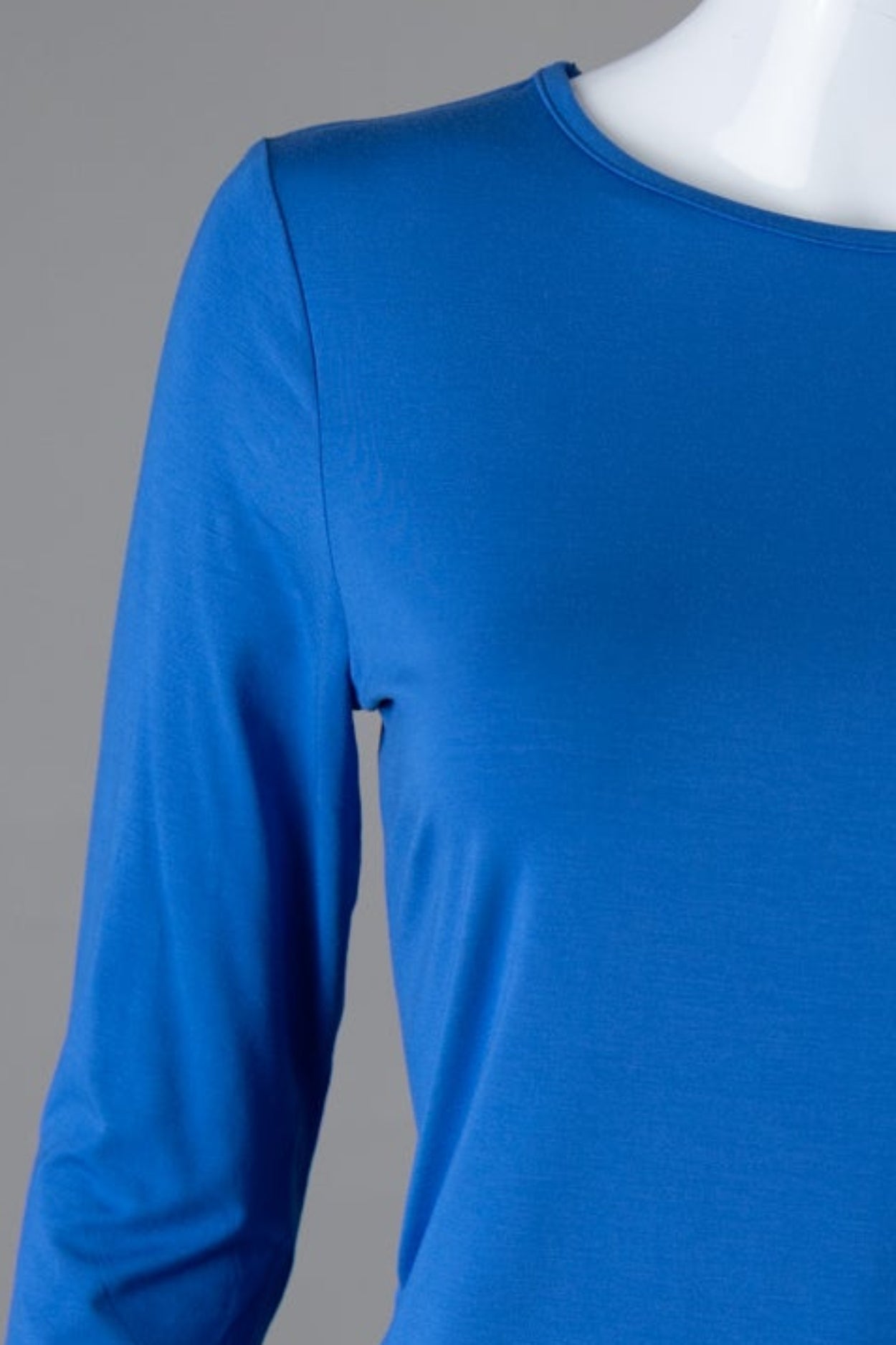 Model wearing Nuggles® 3/4 Essential Tee in Lapiz Blue