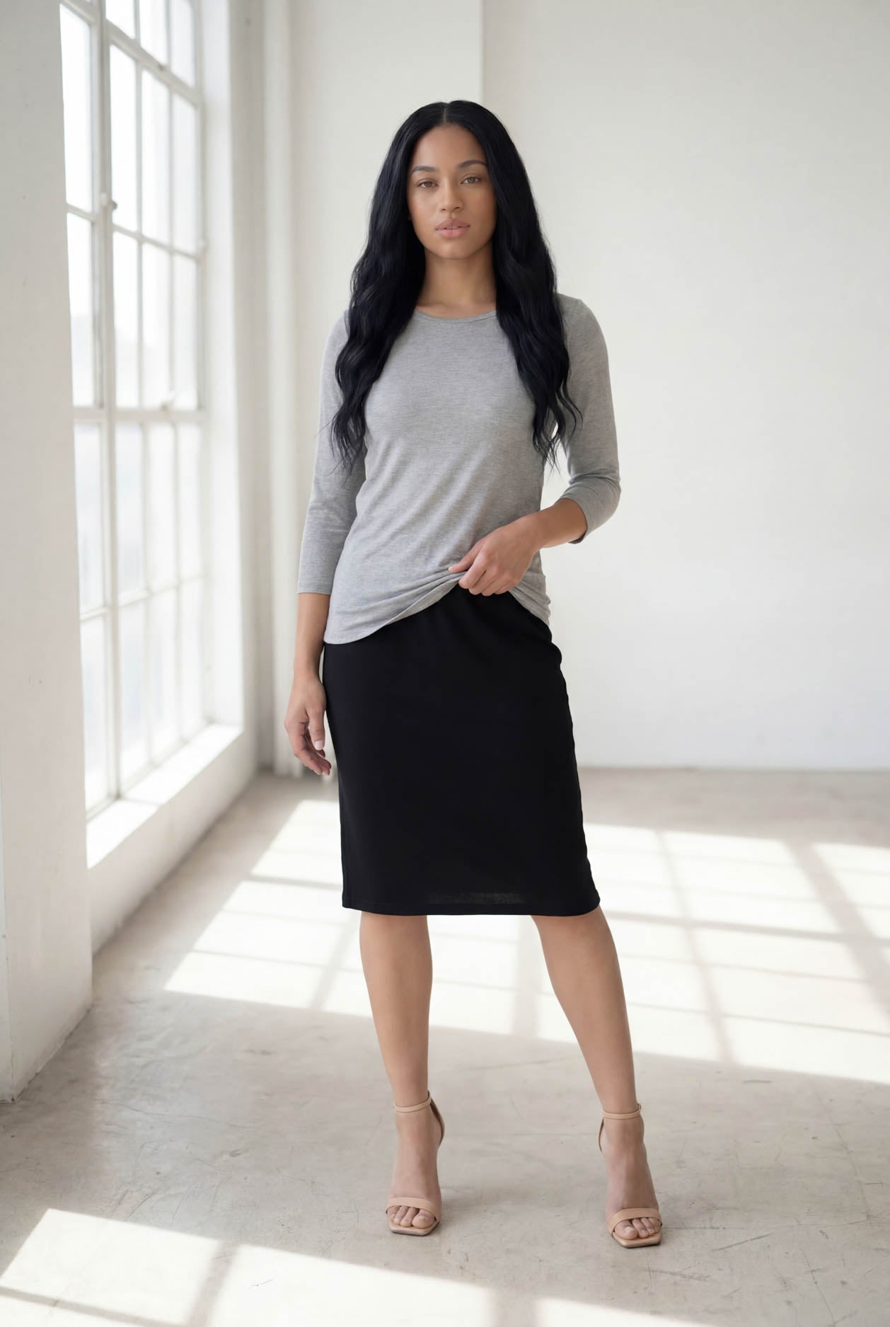 Model wearing Nuggles® 3/4 Essential Tee in Light Heather Gray