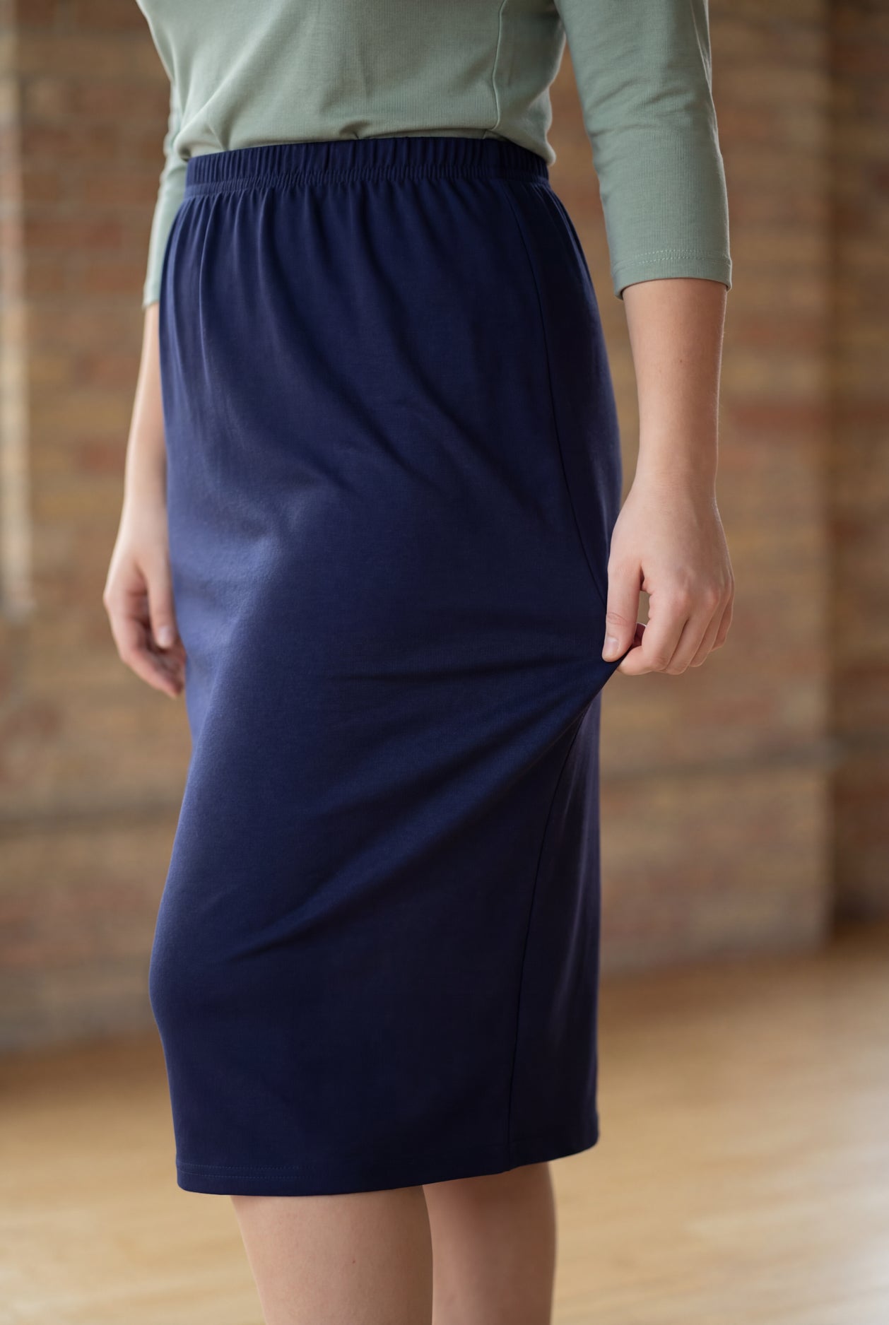 Model wearing Nuggles® 27" Classic Skirt  in Navy