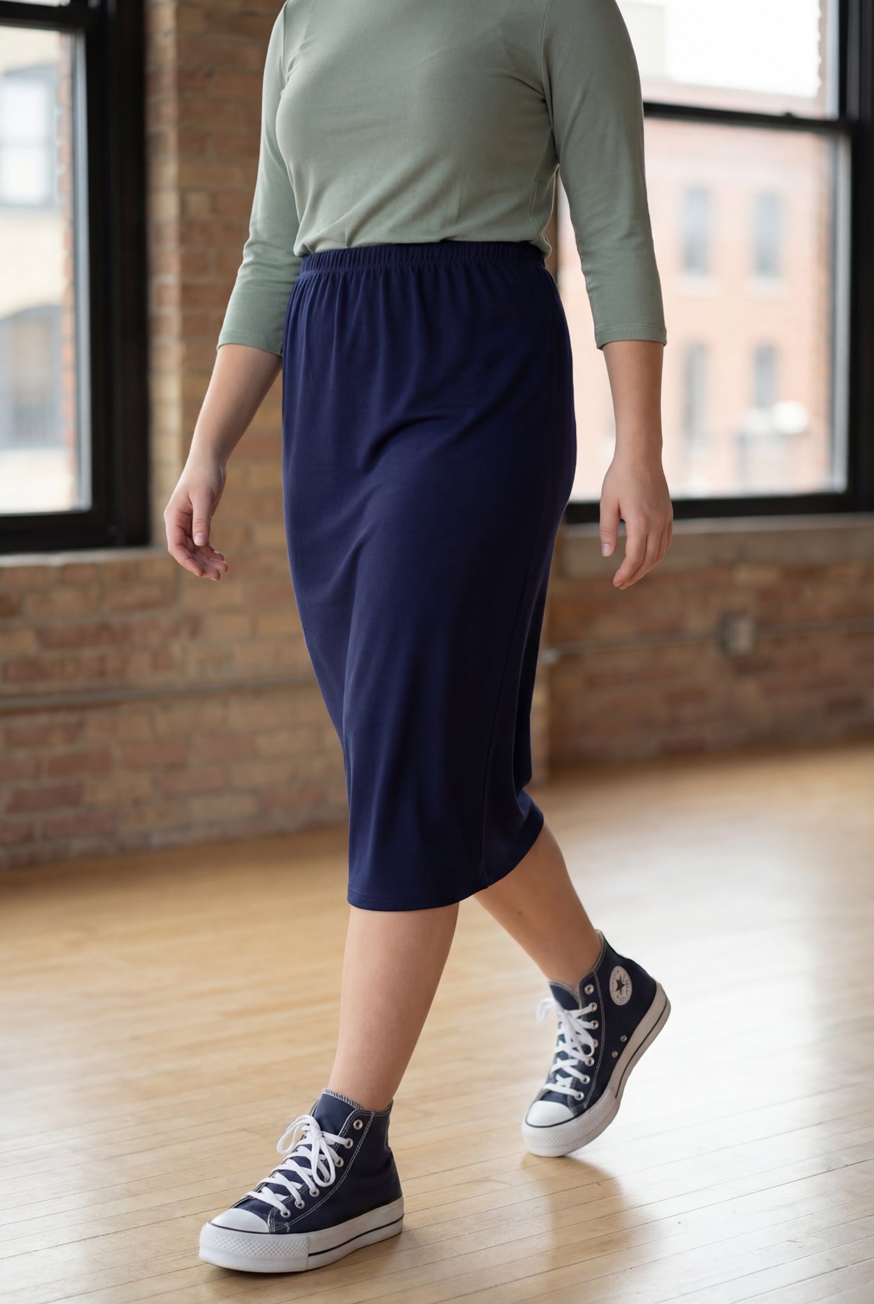 Model wearing Nuggles® 27" Classic Skirt in Navy