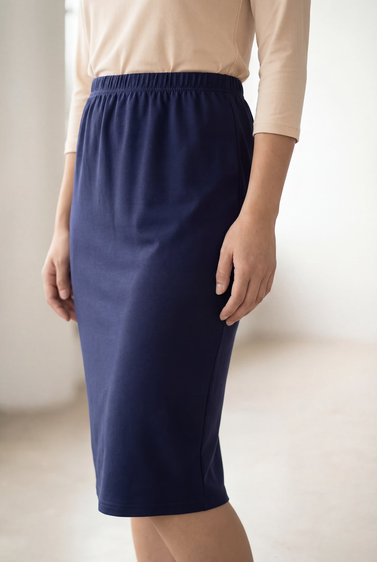 Nuggles® 25-inch classic skirt elastic waistband and straight silhouette