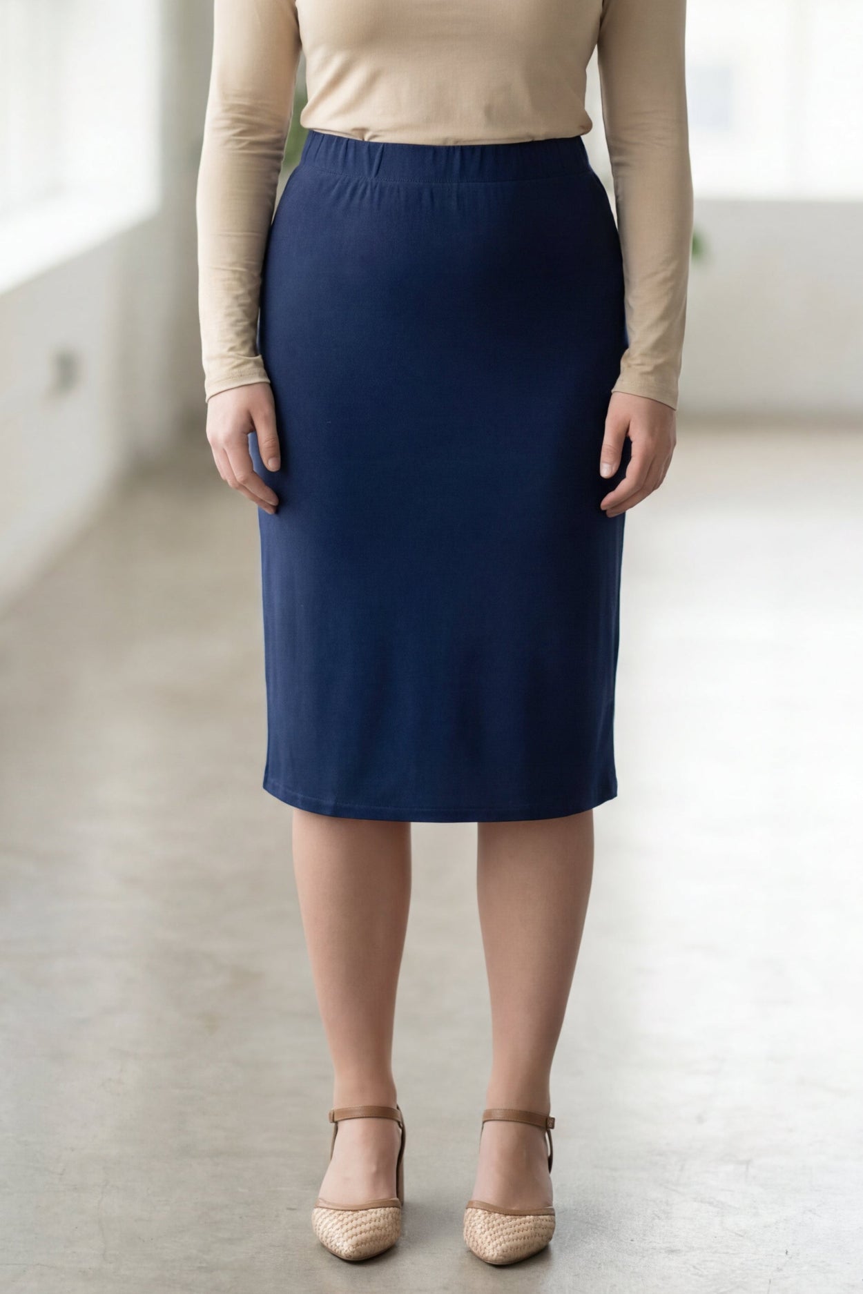 27" Lightweight Lined Pencil Skirt in Navy nuggles-clothing