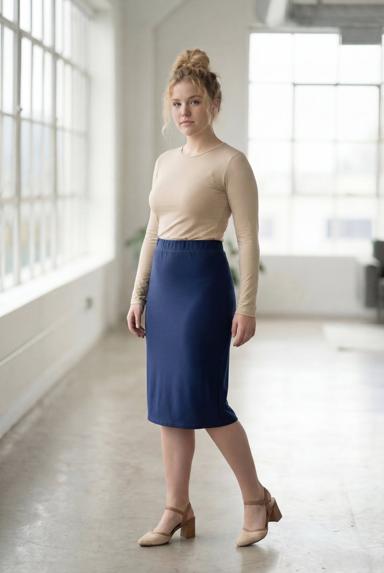 27" Lightweight Lined Pencil Skirt in Navy nuggles-clothing