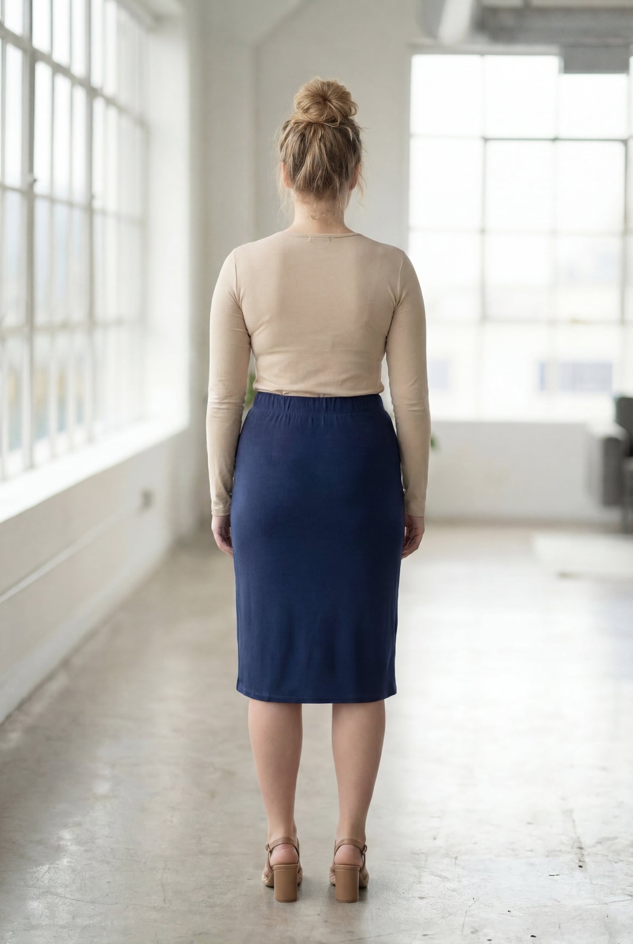27" Lightweight Lined Pencil Skirt in Navy nuggles-clothing