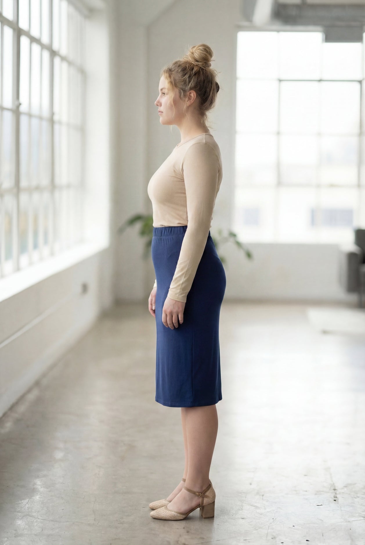 27" Lightweight Lined Pencil Skirt in Navy nuggles-clothing