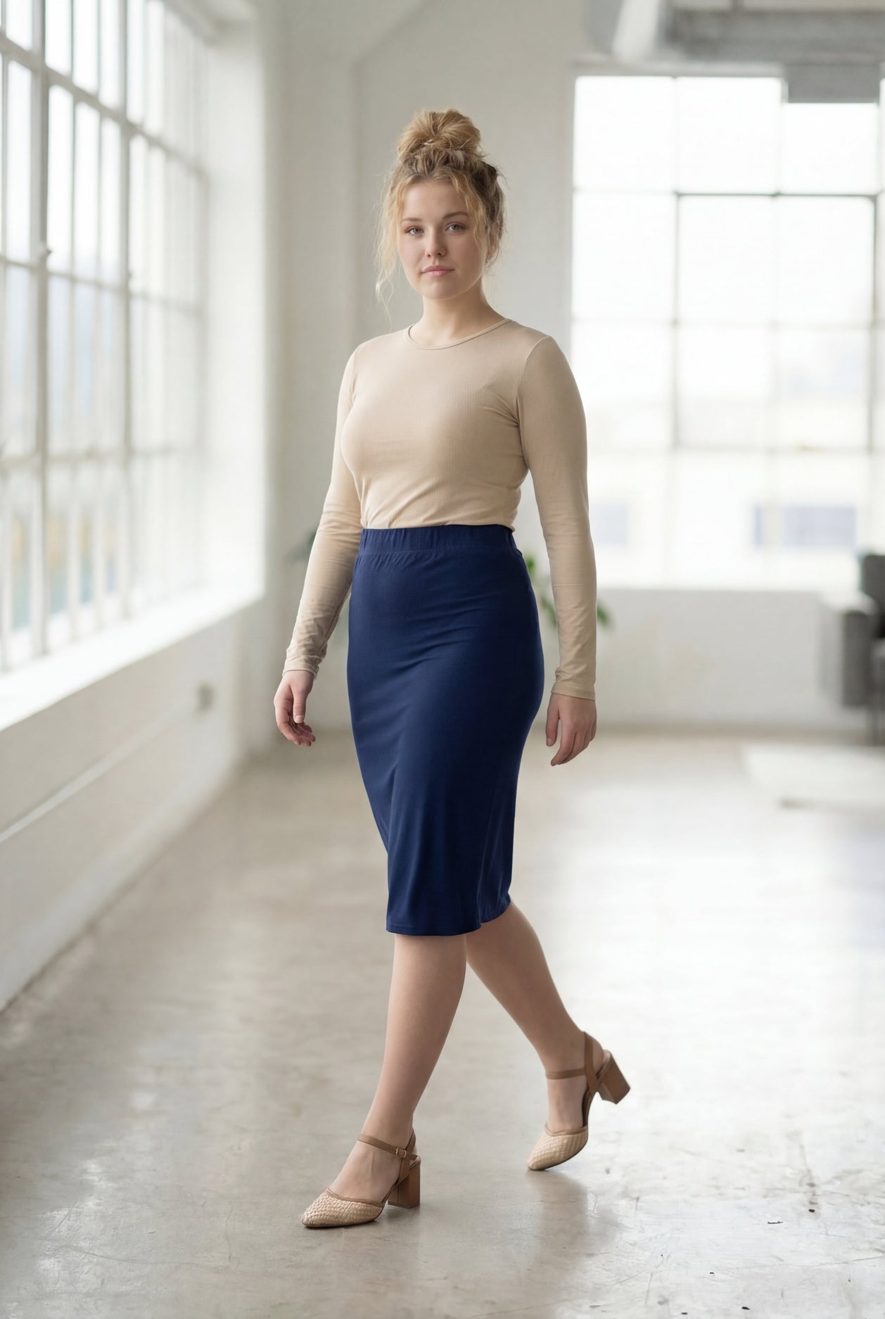 27" Lightweight Lined Pencil Skirt in Navy nuggles-clothing