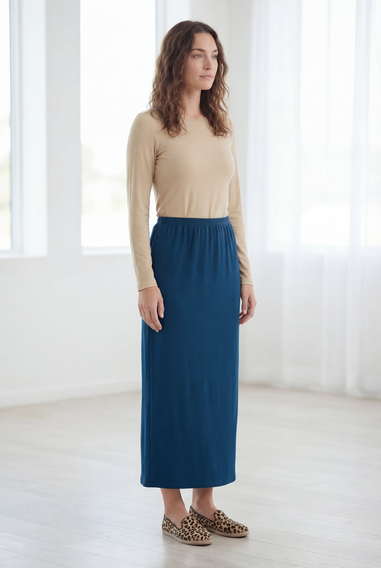 Model wearing Nuggles® 36" Classic Skirt in Peacock