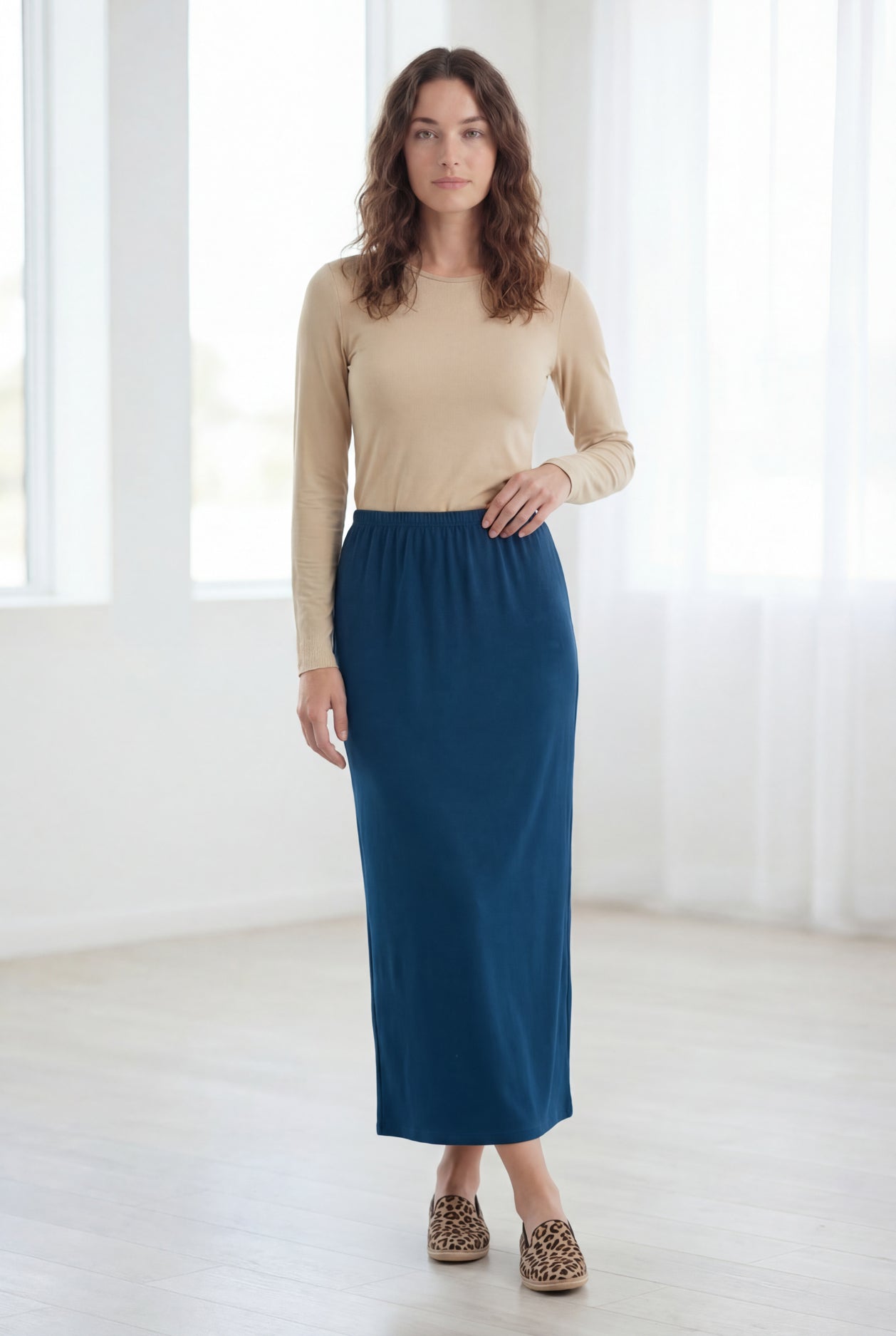 Model wearing Nuggles® 36" Classic Skirt in Peacock