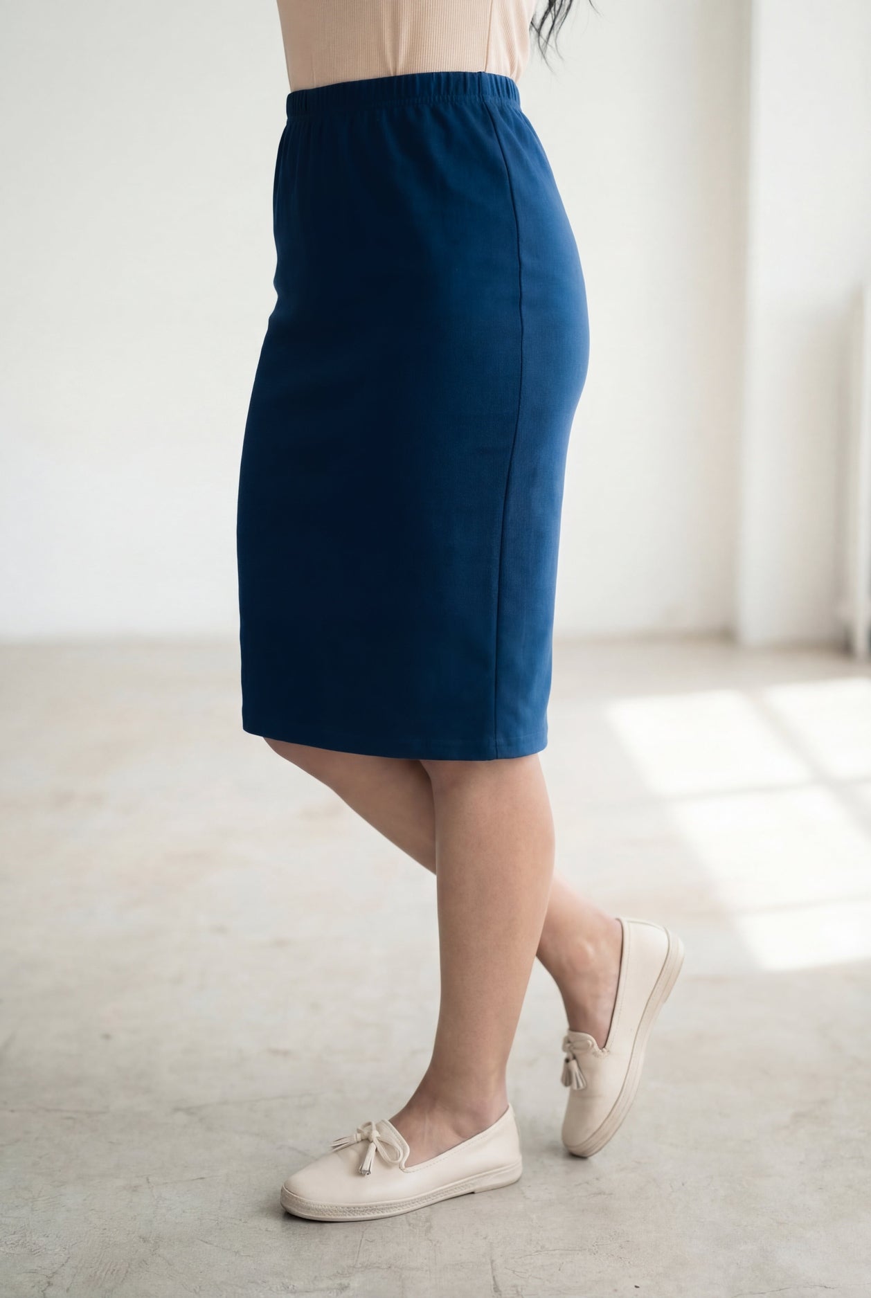 Model wearing Nuggles® 25" Classic Skirt in  Peacock Blue