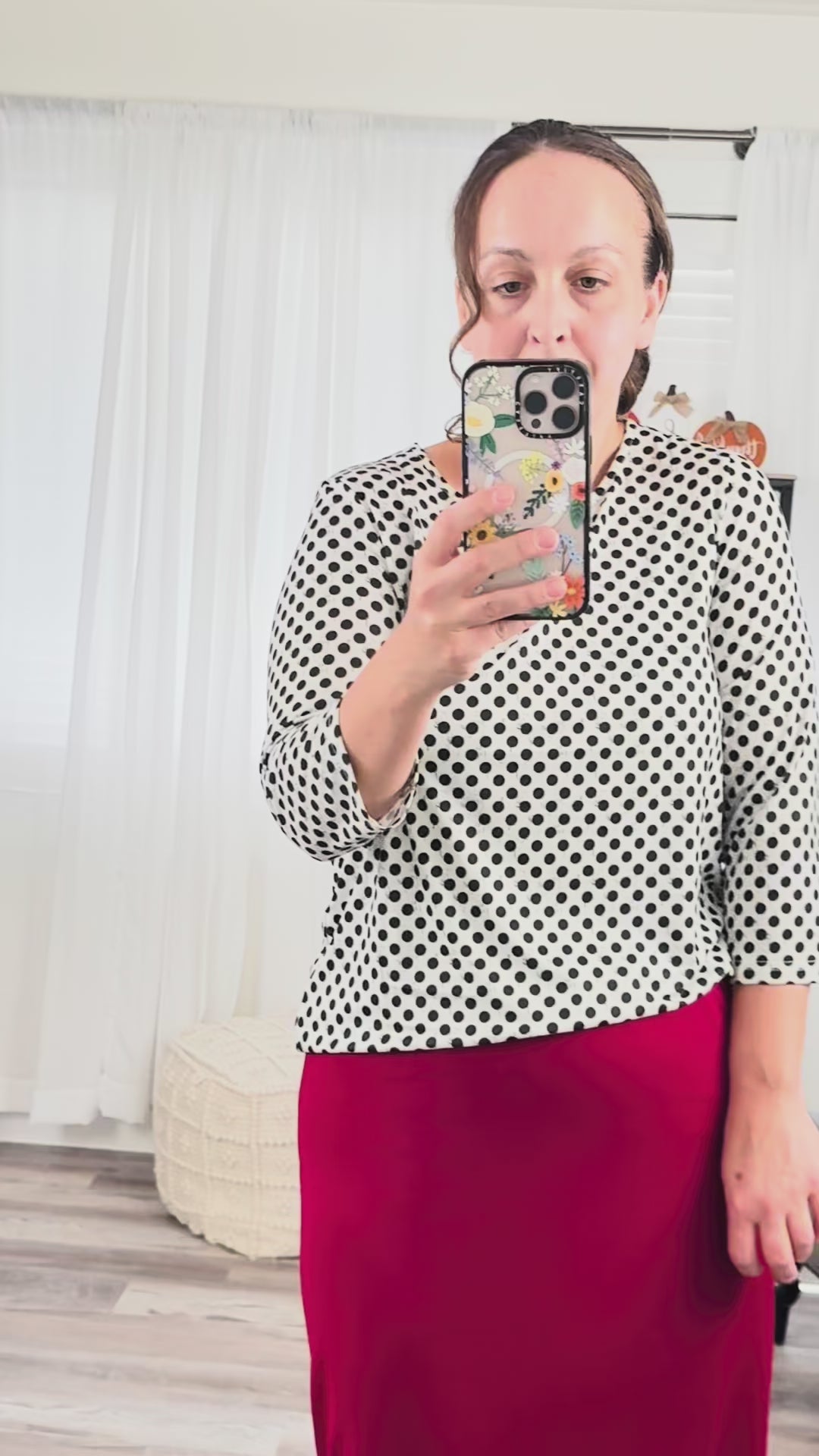 A video where Chantelle shows the Relaxed Tee fit and features. Including a premium knit fabric and a relaxed, looser fit from our Essential Tees. 