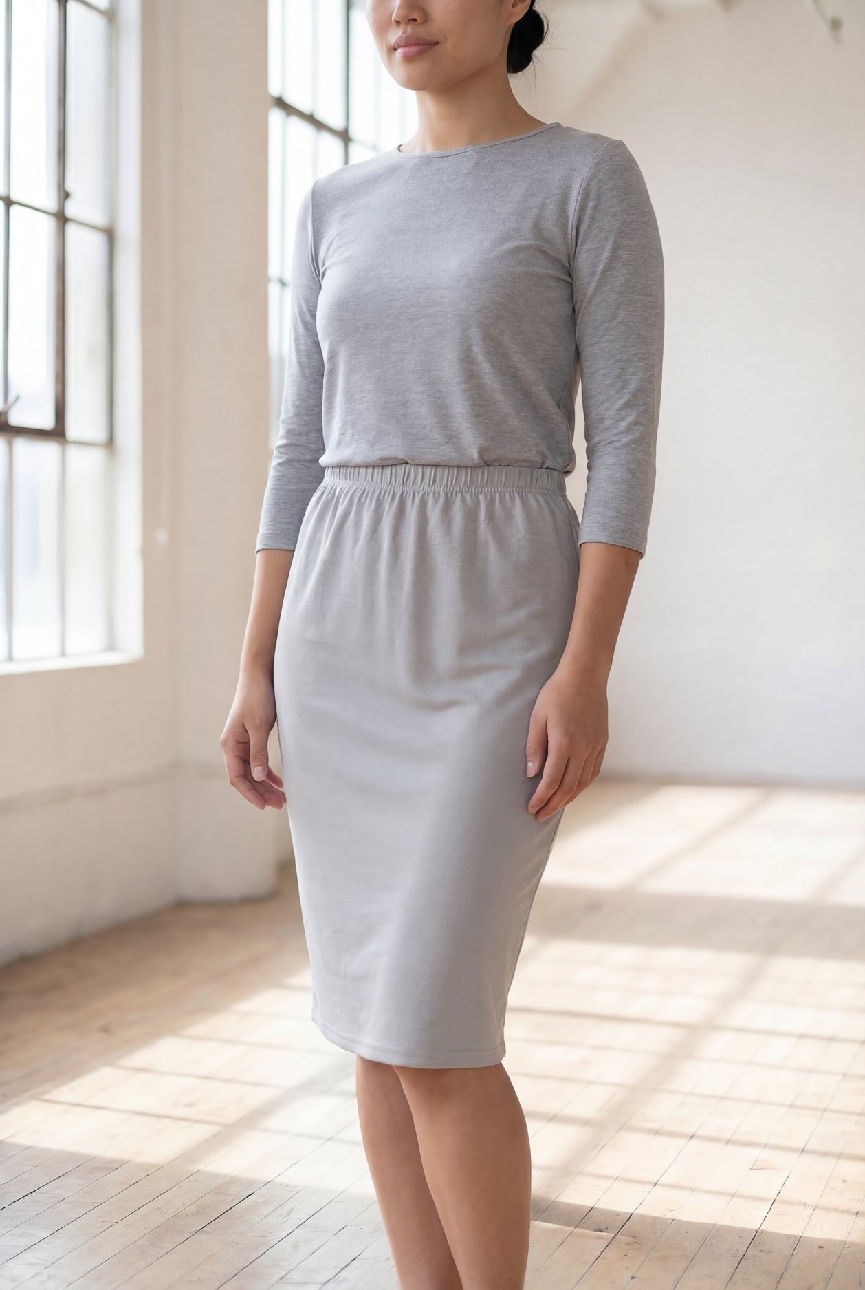 Nuggles® 25-inch classic skirt elastic waistband and straight silhouette