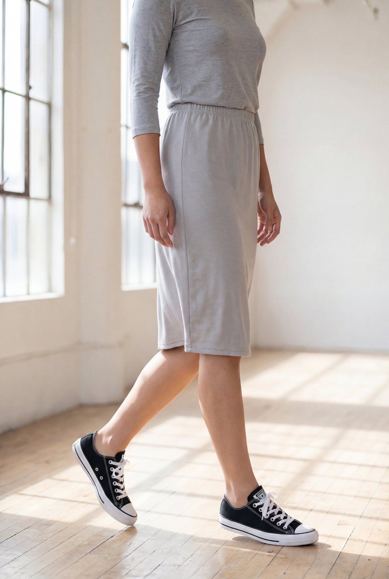 Model wearing Nuggles® 25" Classic Skirt in Silver