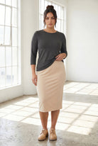 Model wearing Nuggles®  Half Sleeve Essential Tee in Slate Gray