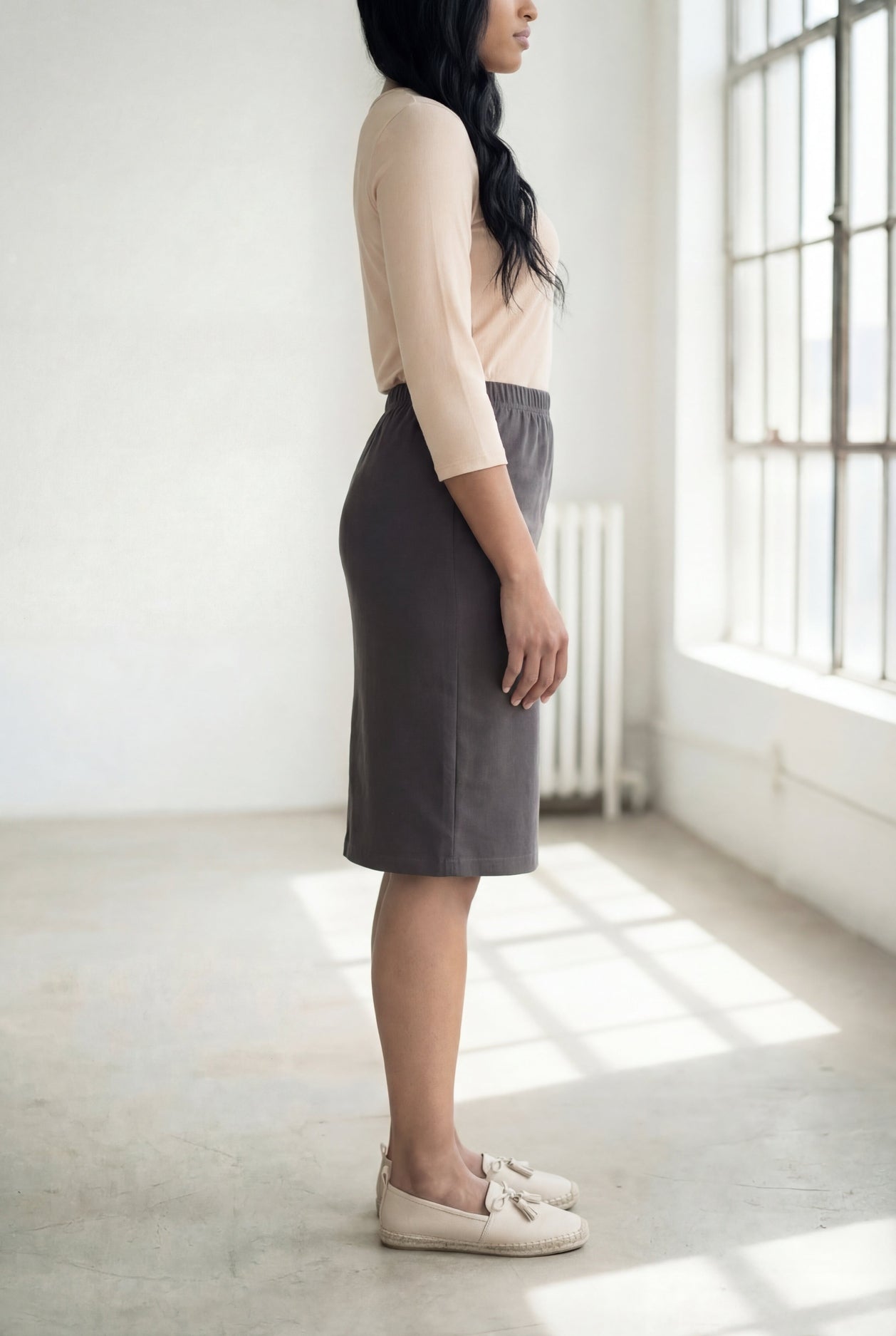 Nuggles® 25-inch classic skirt elastic waistband and straight silhouette