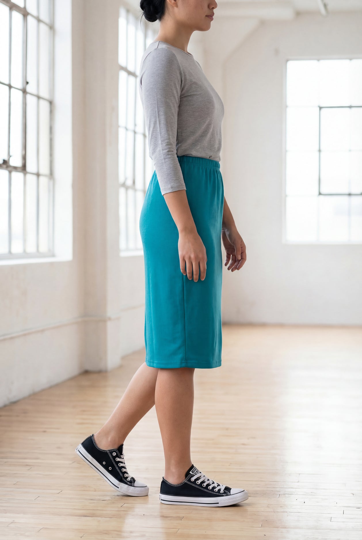 Model wearing Nuggles® 25" Classic Skirt in Teal