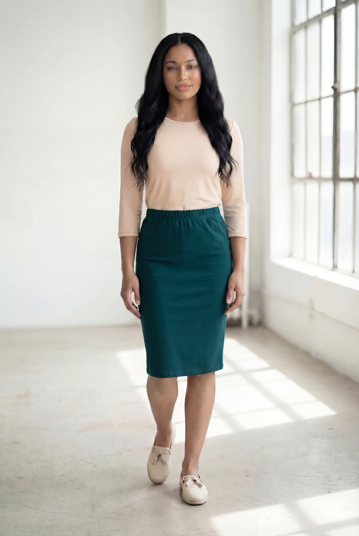 Nuggles® 25-inch classic skirt elastic waistband and straight silhouette