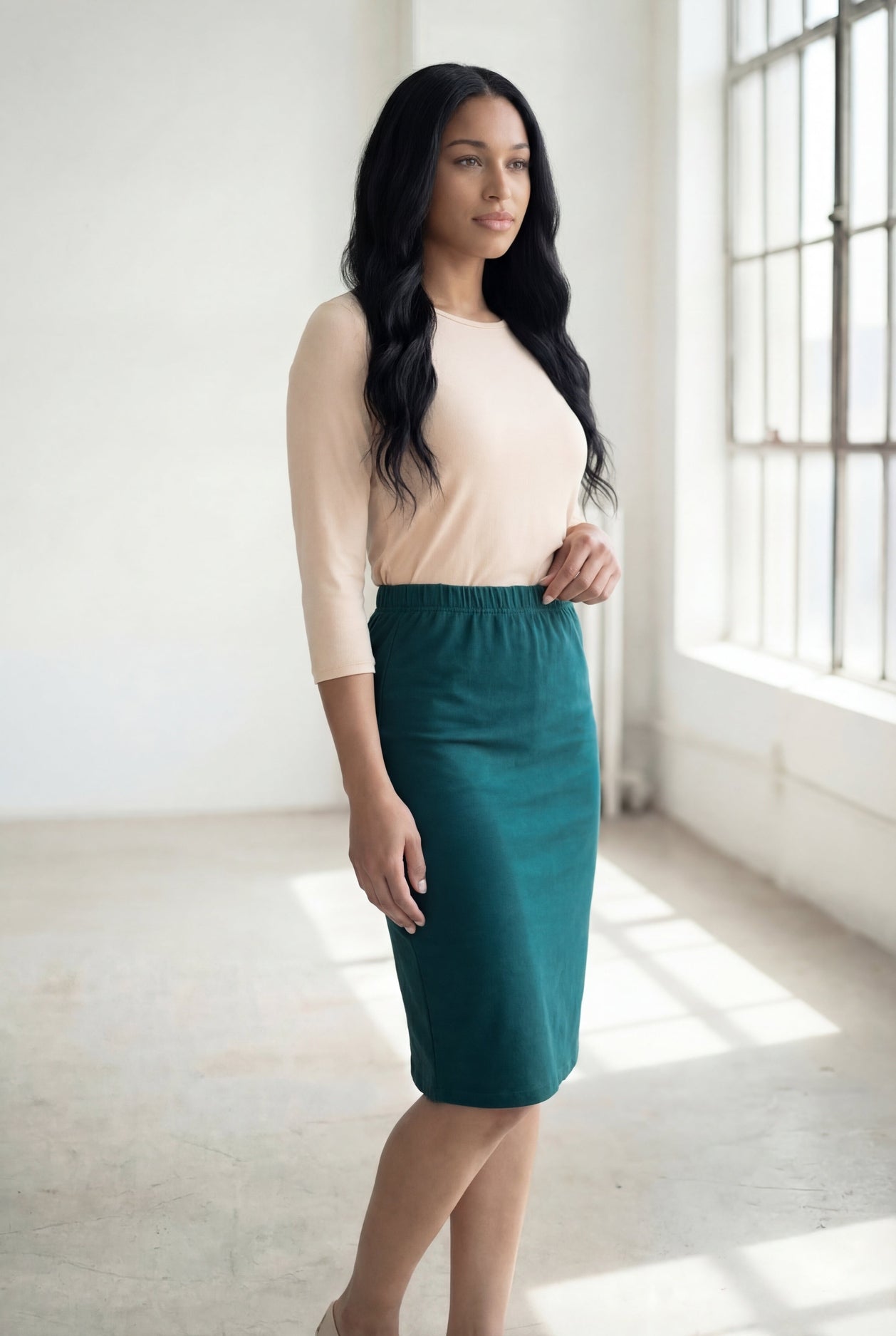 Nuggles® 25-inch classic skirt elastic waistband and straight silhouette