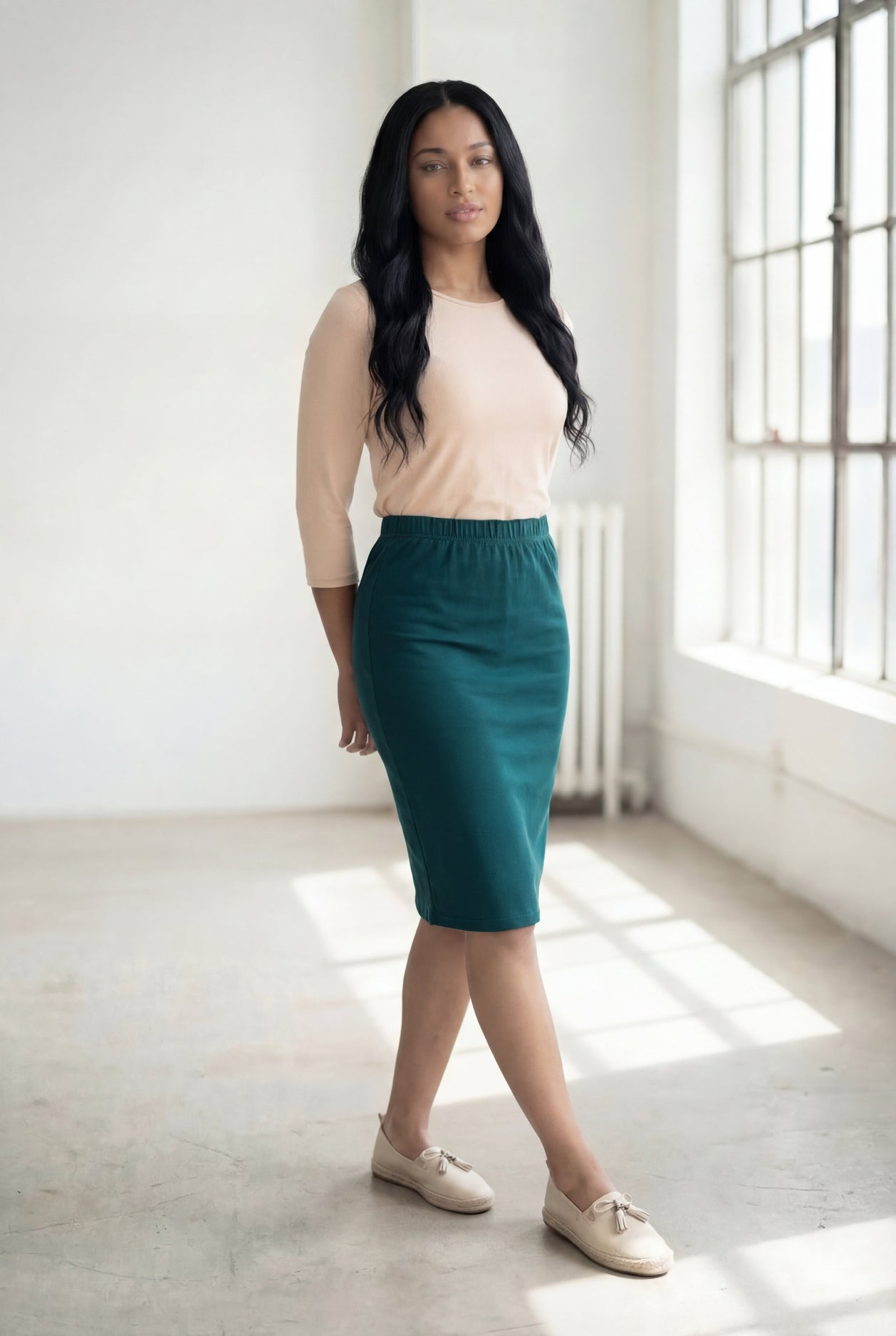Nuggles® 25-inch classic skirt elastic waistband and straight silhouette